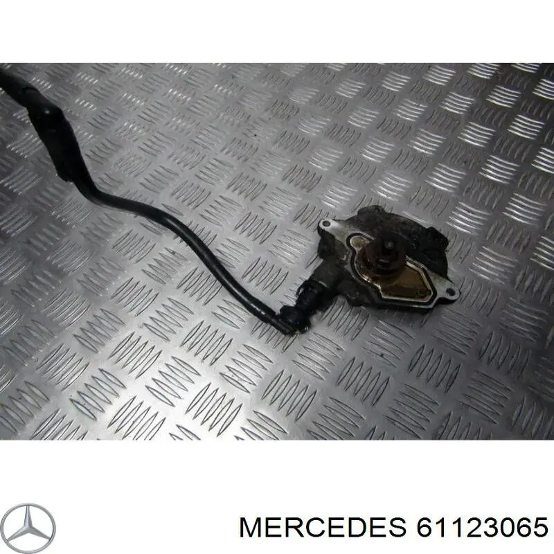 Compre 61123065 Mercedes Bomba a vácuo
