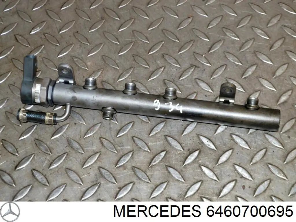 6460700695 Mercedes Distribuidor de combustível (rampa)