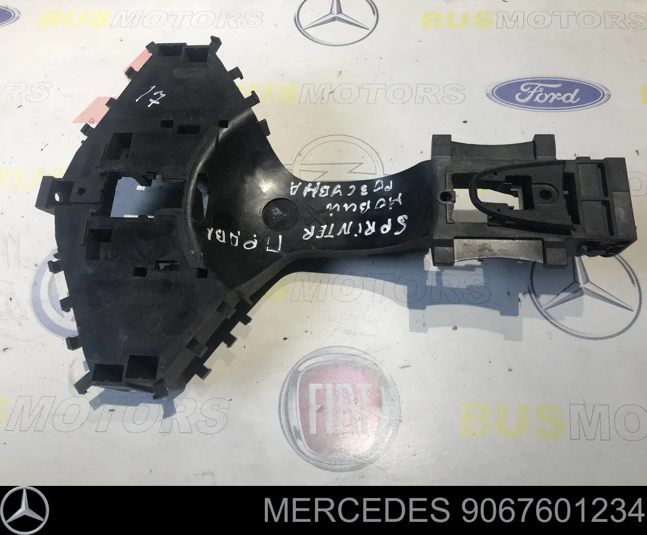 Suporte de maçaneta externa da porta deslizante direita Mercedes 9067601234 preço, a partir de 50,42 USD