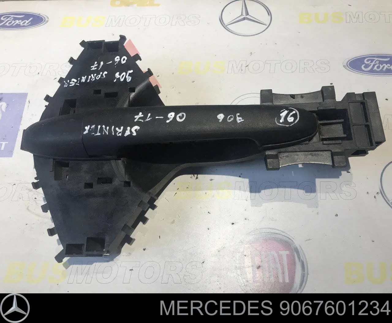 Compre 9067601234 Mercedes Suporte de maçaneta externa da porta deslizante direita