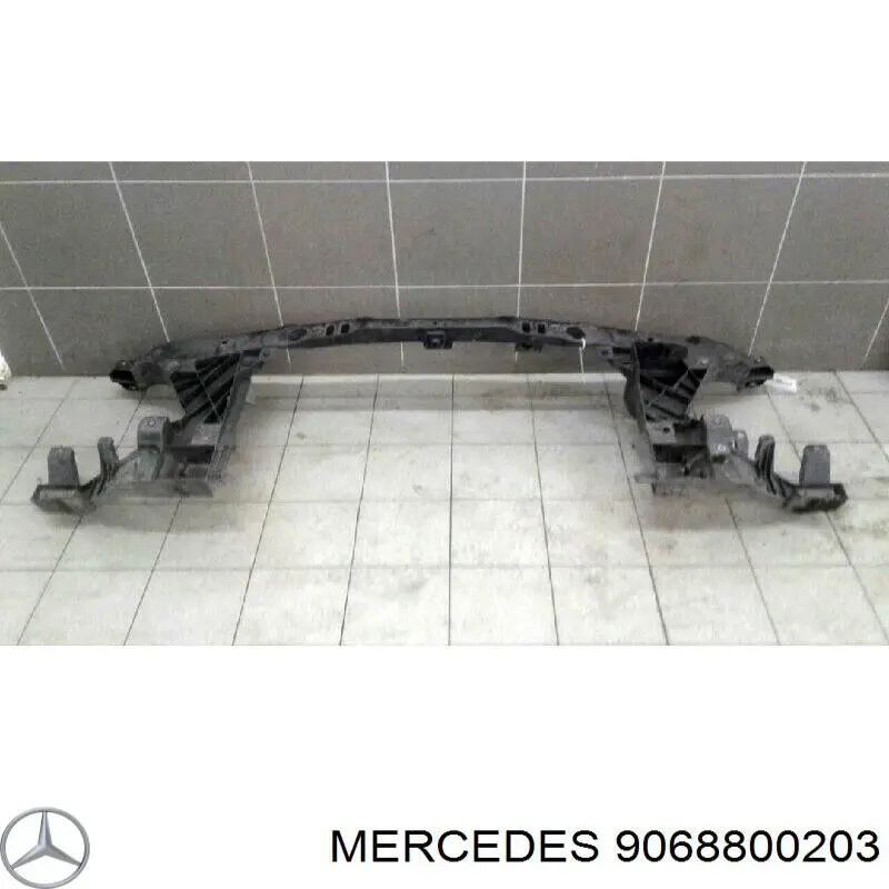 9068800203 Mercedes Suporte do radiador montado (painel de montagem de fixação das luzes)