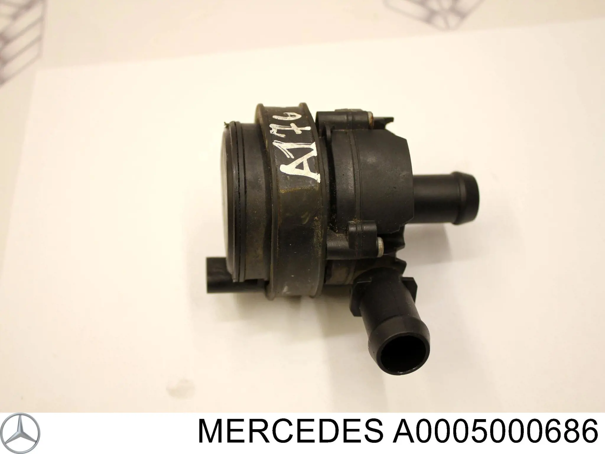 Compre A0005000686 Mercedes Bomba de água (bomba) de esfriamento