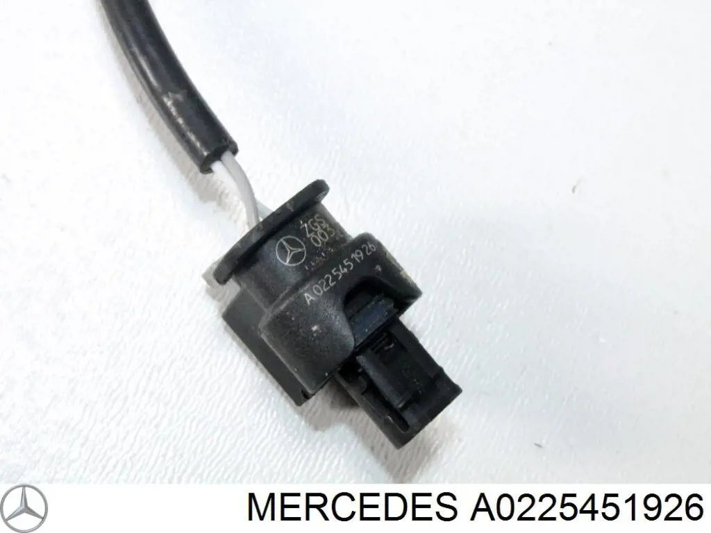 Compre A0225451926 Mercedes Conector universal