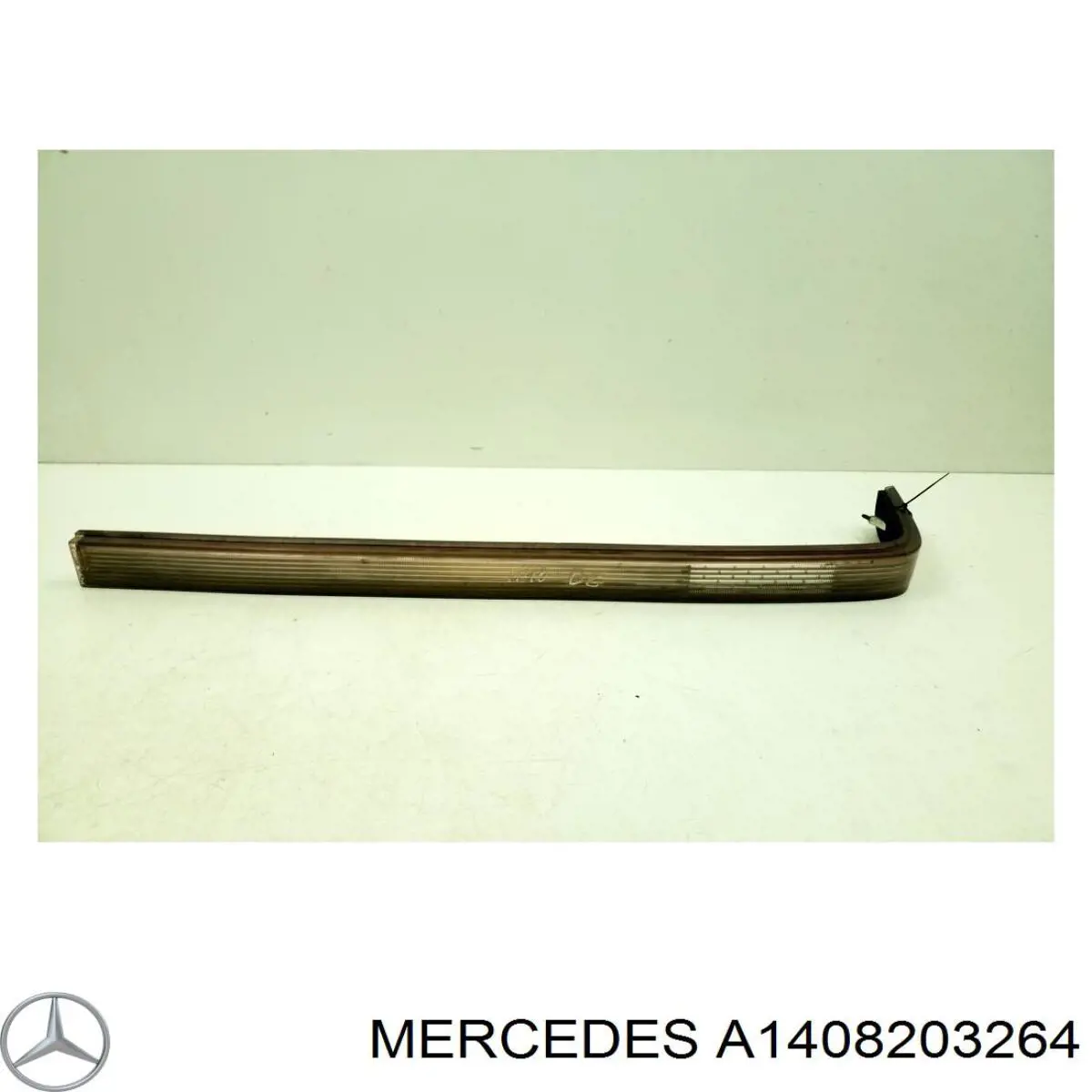 A1408204064 Mercedes Placa sobreposta da luz traseira