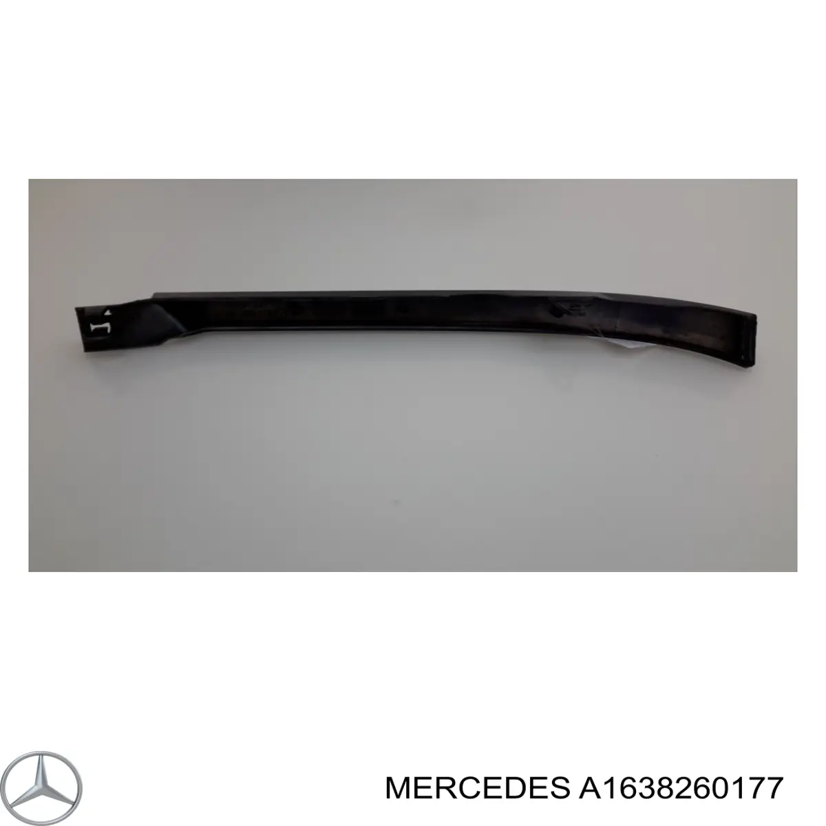 A1638260177 Mercedes Ripa (placa sobreposta) da luz esquerda