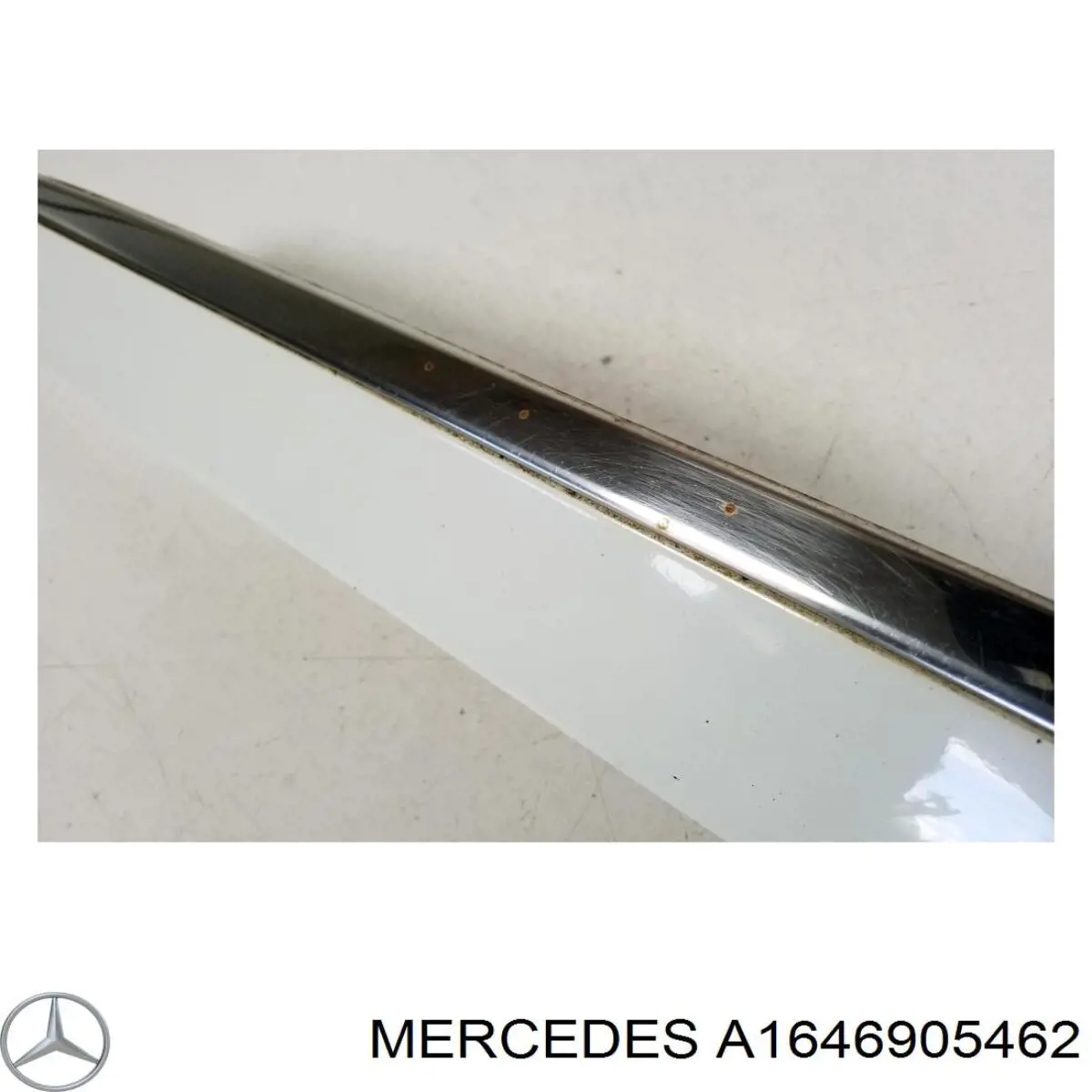 Moldura da porta traseira direita A1646905462 Mercedes