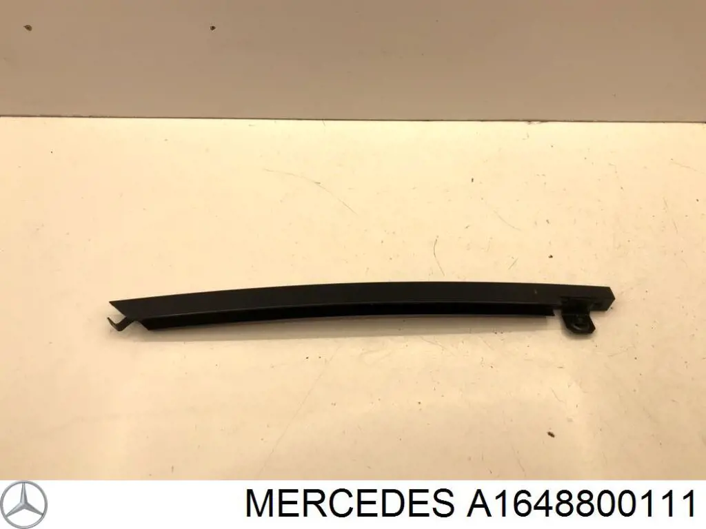 Compre A1648800111 Mercedes Placa sobreposta do pára-choque traseiro superior de proteção (degrau-grampo dobrável)