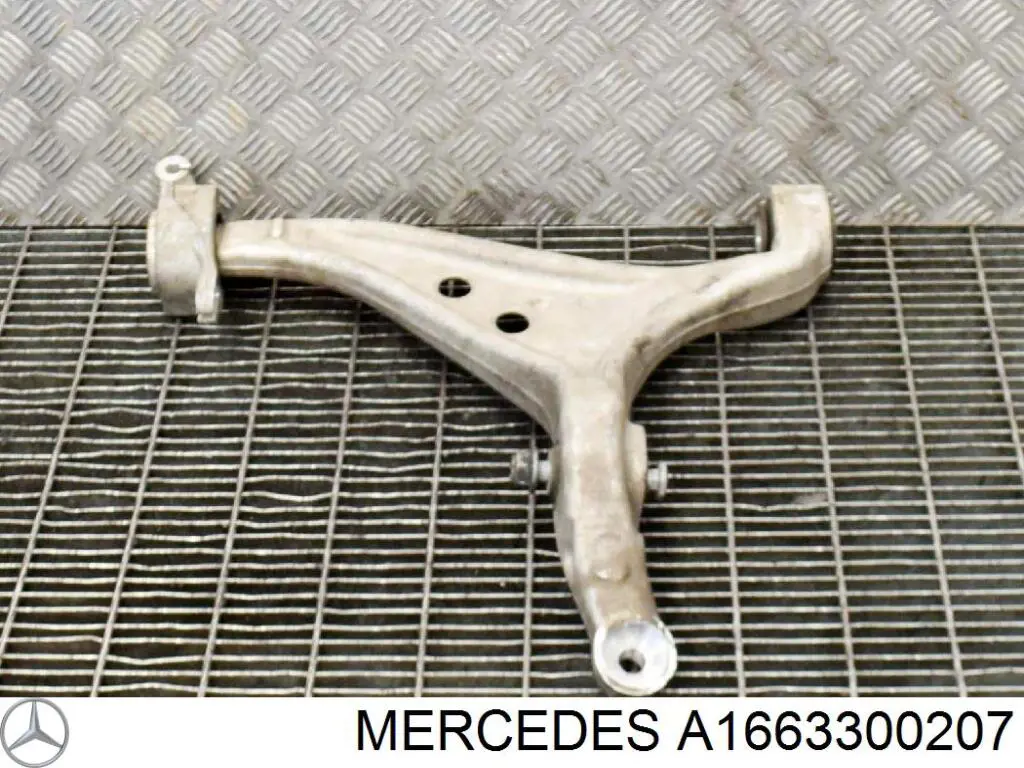Braço oscilante inferior direito de suspensão dianteira Mercedes A1663300207 preço, a partir de 254,12 USD