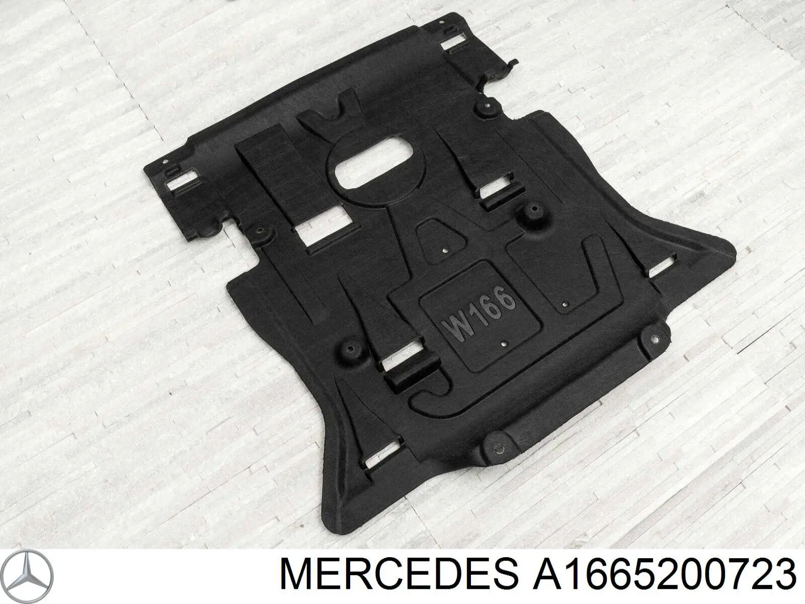 Compre BF0136140002 Bapmic Proteção de motor dianteira