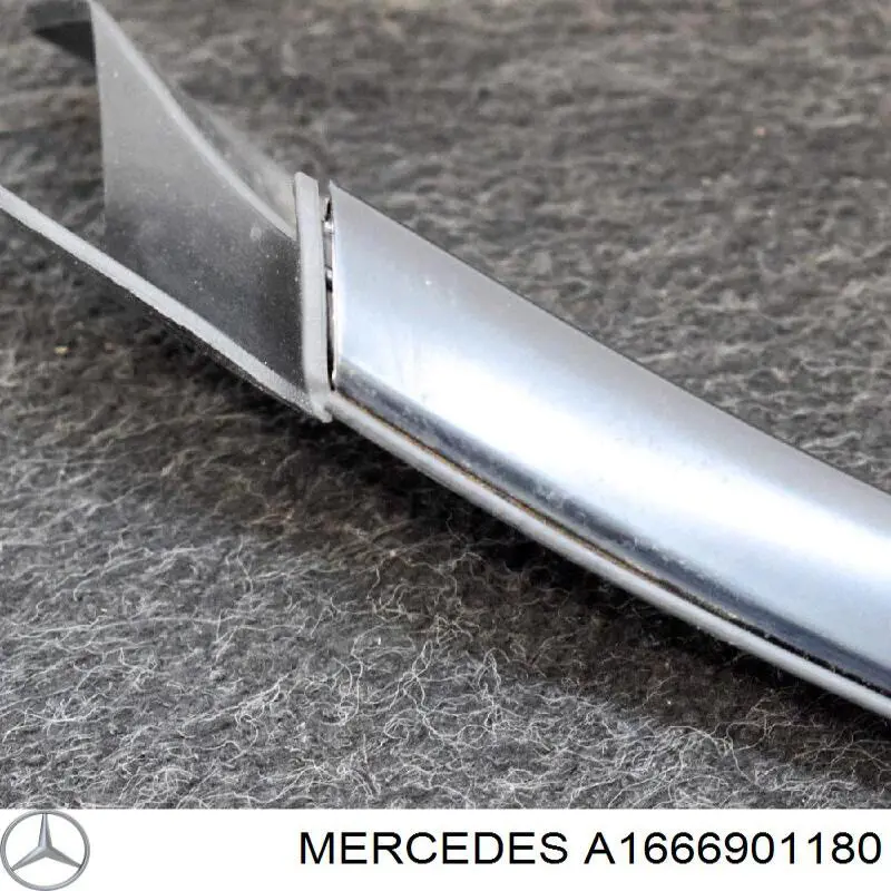 Compre A1666901180 Mercedes Moldura esquerda de pára-brisas