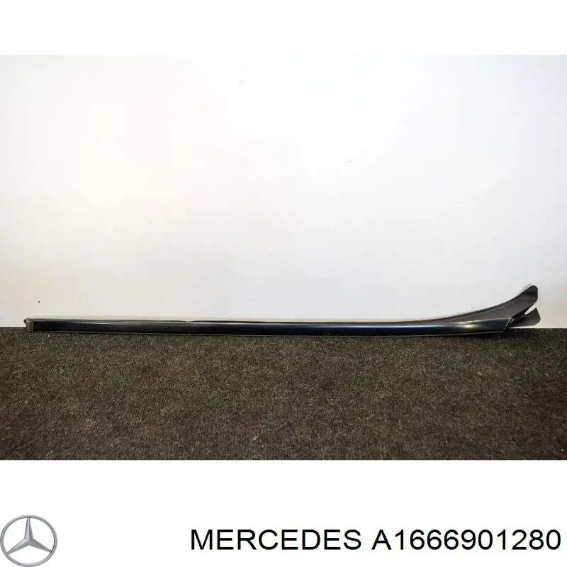 A1666901280 Mercedes Moldura direita de pára-brisas