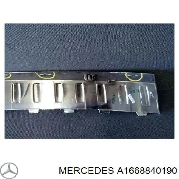 Compre A1668840190 Mercedes Placa sobreposta do pára-choque traseiro superior de proteção (degrau-grampo dobrável)