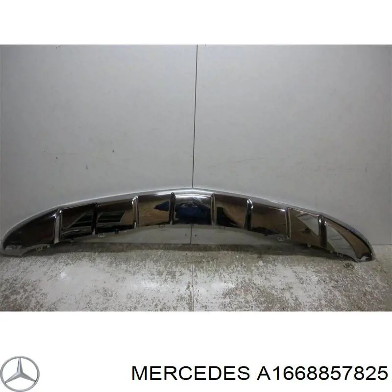 A1668857825 Mercedes Placa sobreposta central do pára-choque dianteiro