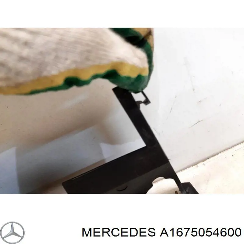 A1675054600 Mercedes Conduto de ar (defletor) inferior do radiador
