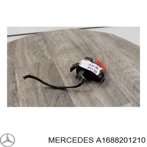 Botão de ativação do sinal de emergência A1688201210 Mercedes