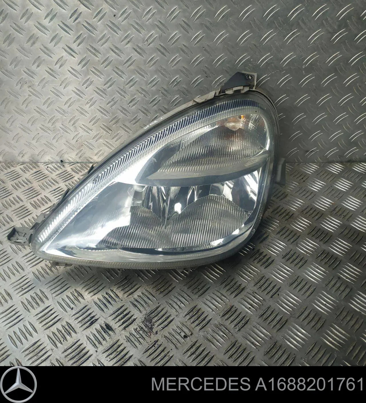 A1688201761 Mercedes Luz esquerda