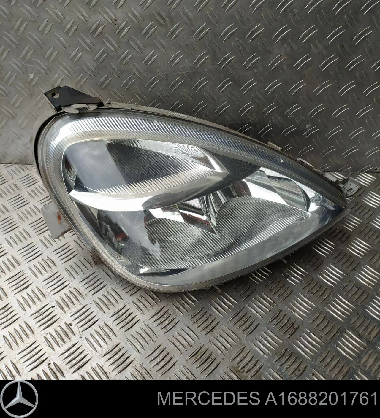 Luz esquerda Mercedes A1688201761 preço, a partir de 57,89 USD
