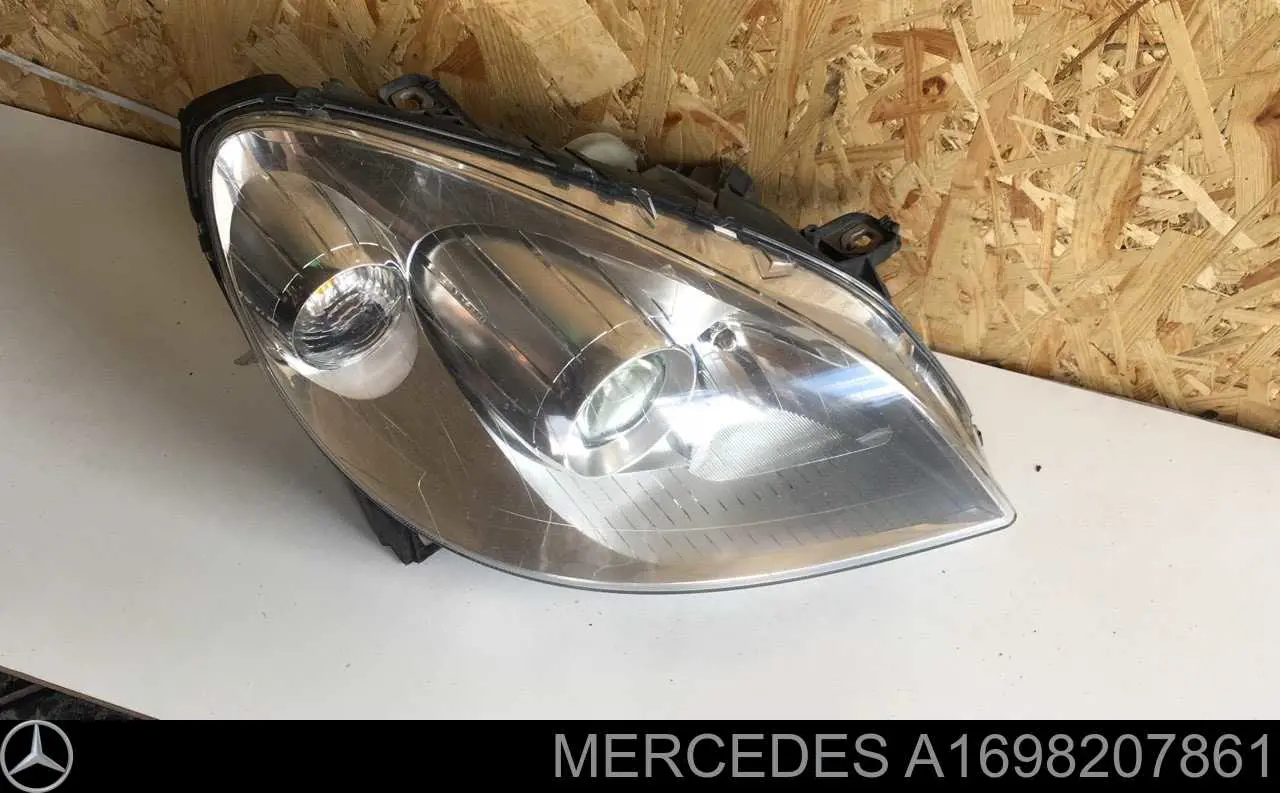 A1698207861 Mercedes Luz direita