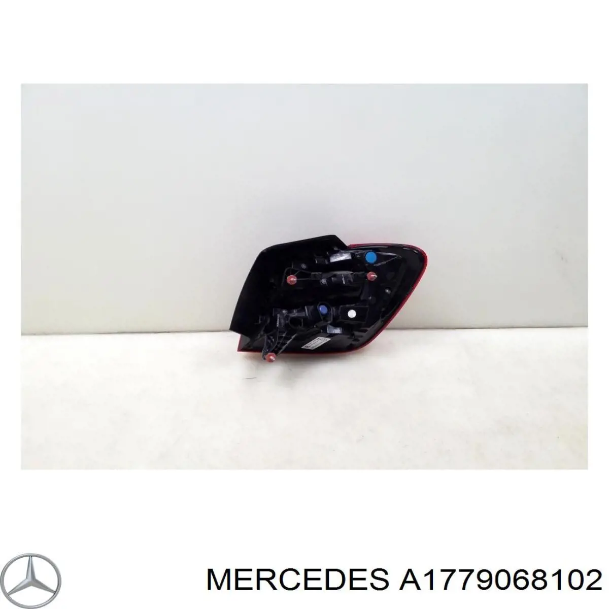 Lanterna traseira esquerda externa A1779068102 Mercedes