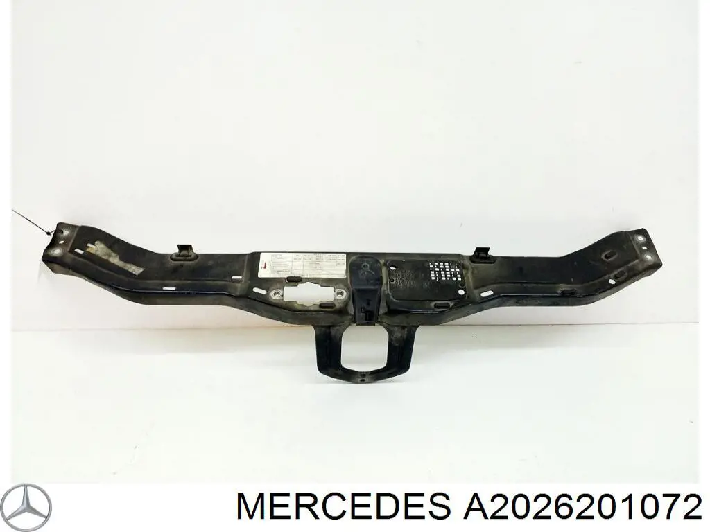 A2026201072 Mercedes Suporte superior do radiador (painel de montagem de fixação das luzes)