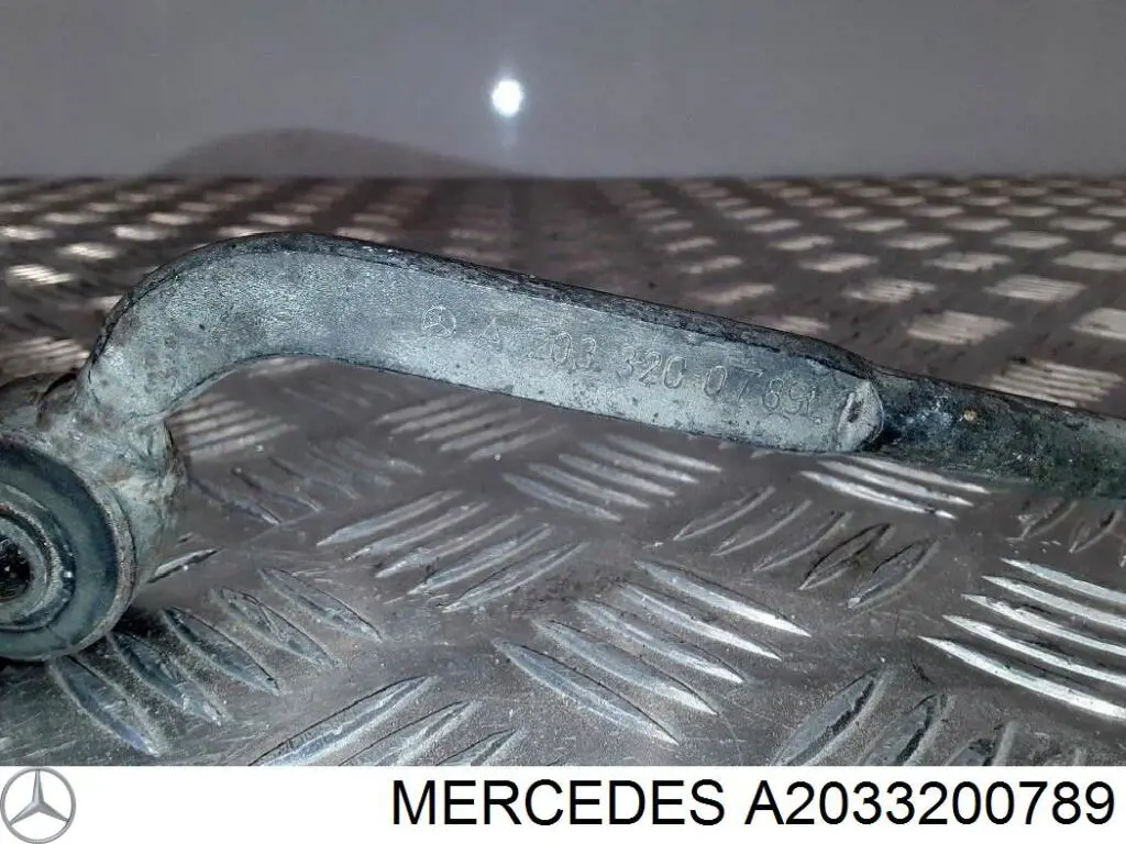 A2033200789 Mercedes Montante esquerdo de estabilizador traseiro