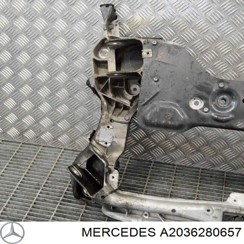 A2036280657 Mercedes Viga de suspensão dianteira (plataforma veicular)
