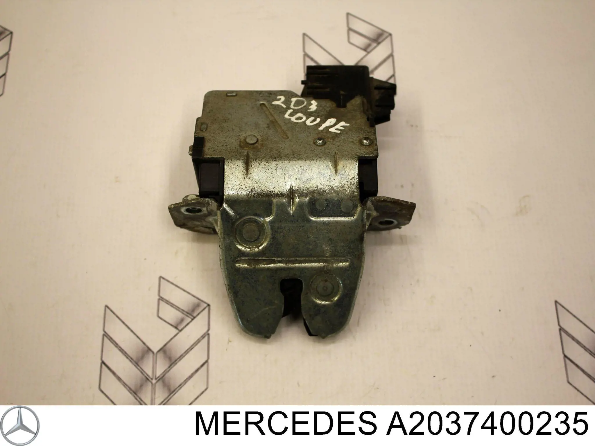 A2037400235 Mercedes Fecho de tampa de porta-malas (de 3ª/5ª porta traseira)