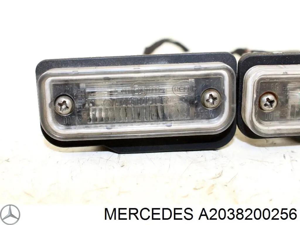 Lanterna da luz de fundo de matrícula traseira Mercedes A2038200256 preço, a partir de 18,71 USD