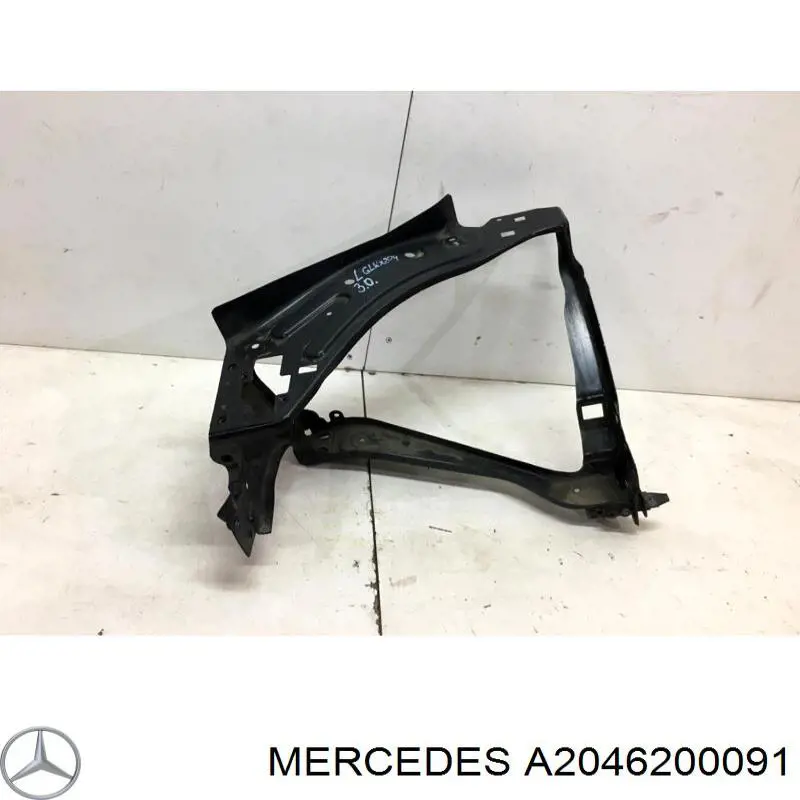 A2046200091 Mercedes Suporte esquerdo do radiador (painel de montagem de fixação das luzes)