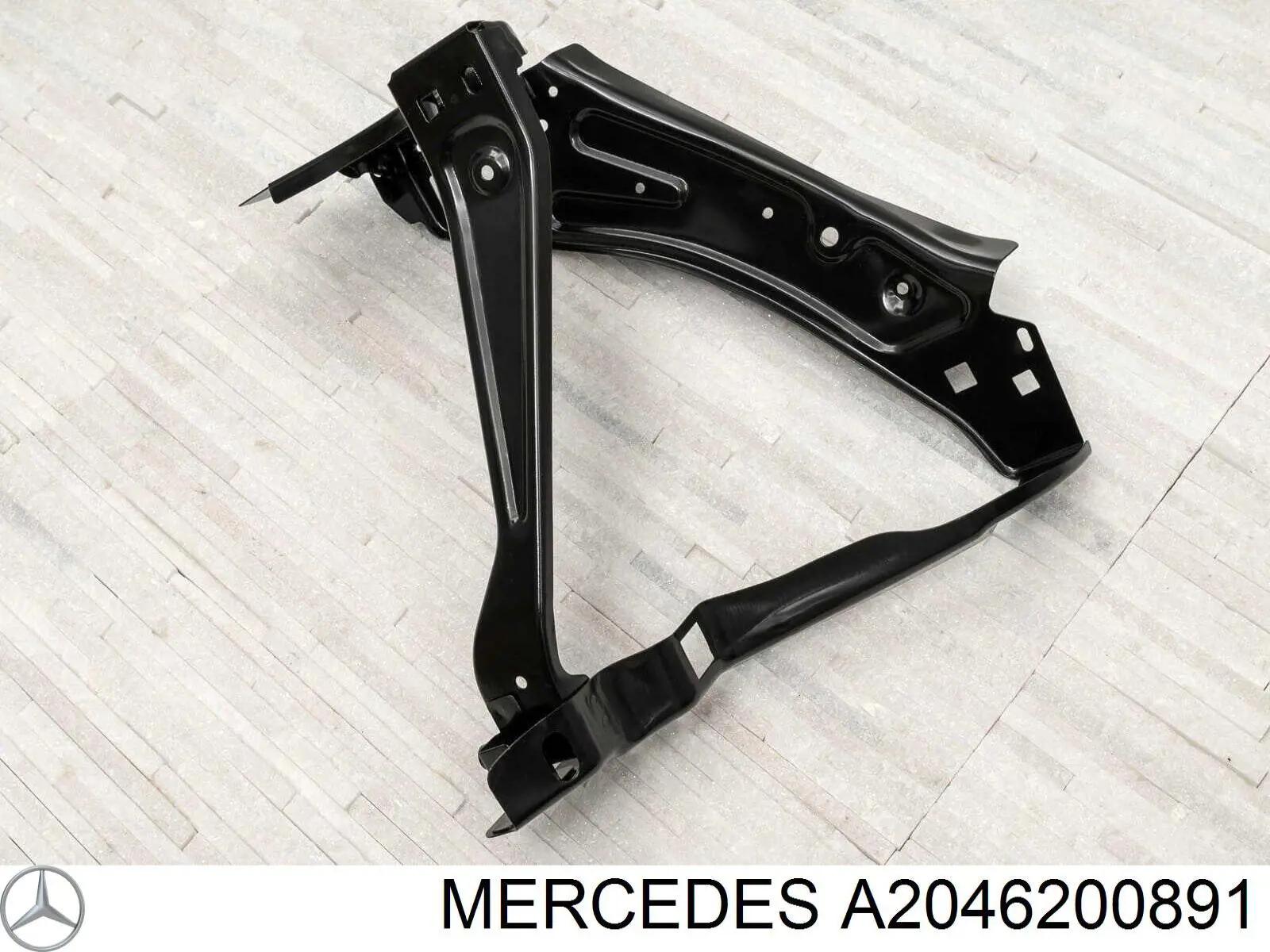 A2046200891 Mercedes Suporte direito do radiador (painel de montagem de fixação das luzes)