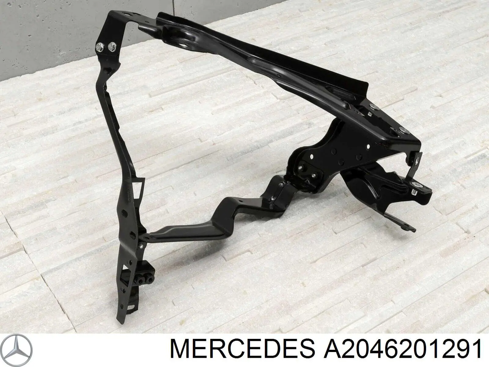 A2046201291 Mercedes Suporte direito do radiador (painel de montagem de fixação das luzes)