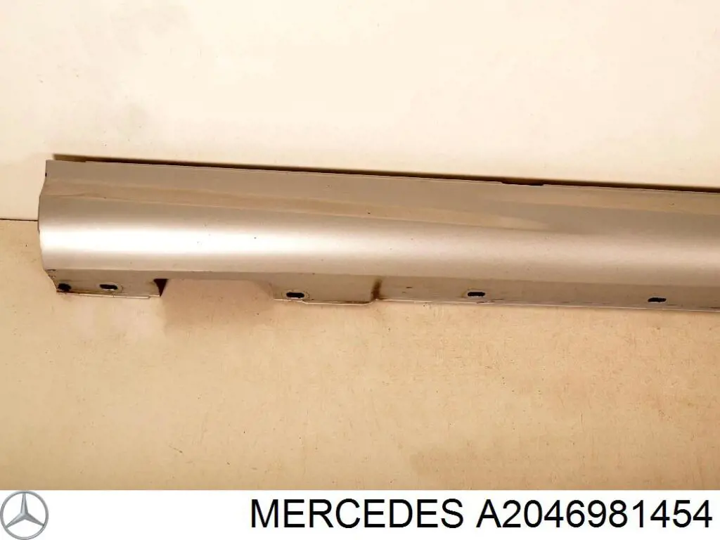 Placa sobreposta (moldura) externa direita de acesso Mercedes A2046981454 preço, a partir de 144,97 USD