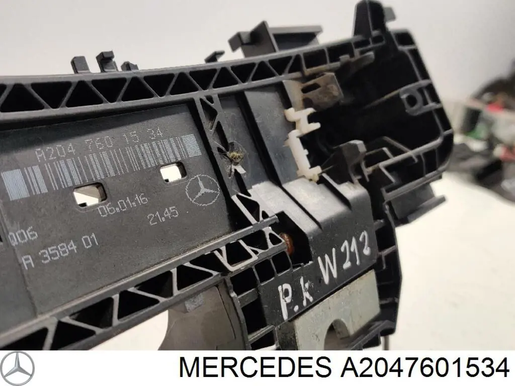 A2047601534 Mercedes Suporte de maçaneta externa da porta dianteira esquerda