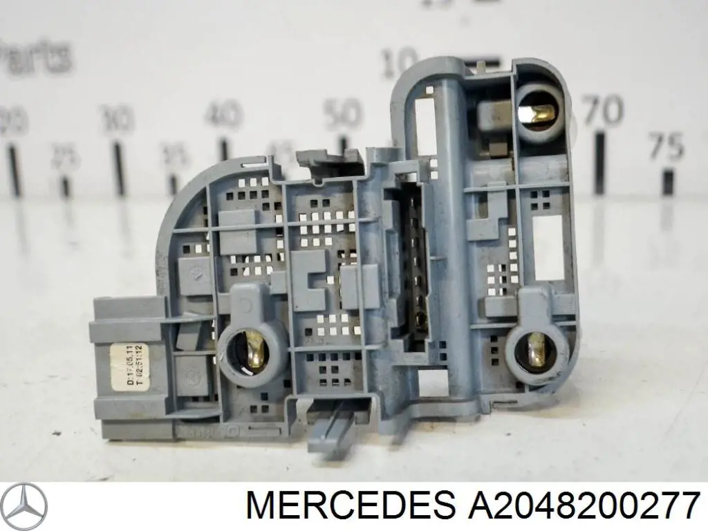 Circuito de contato da luz traseira Mercedes A2048200277 preço, a partir de 64,70 USD