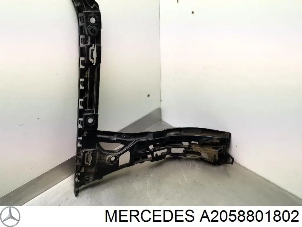 A2058801802 Mercedes Guia direita do pára-choque traseiro