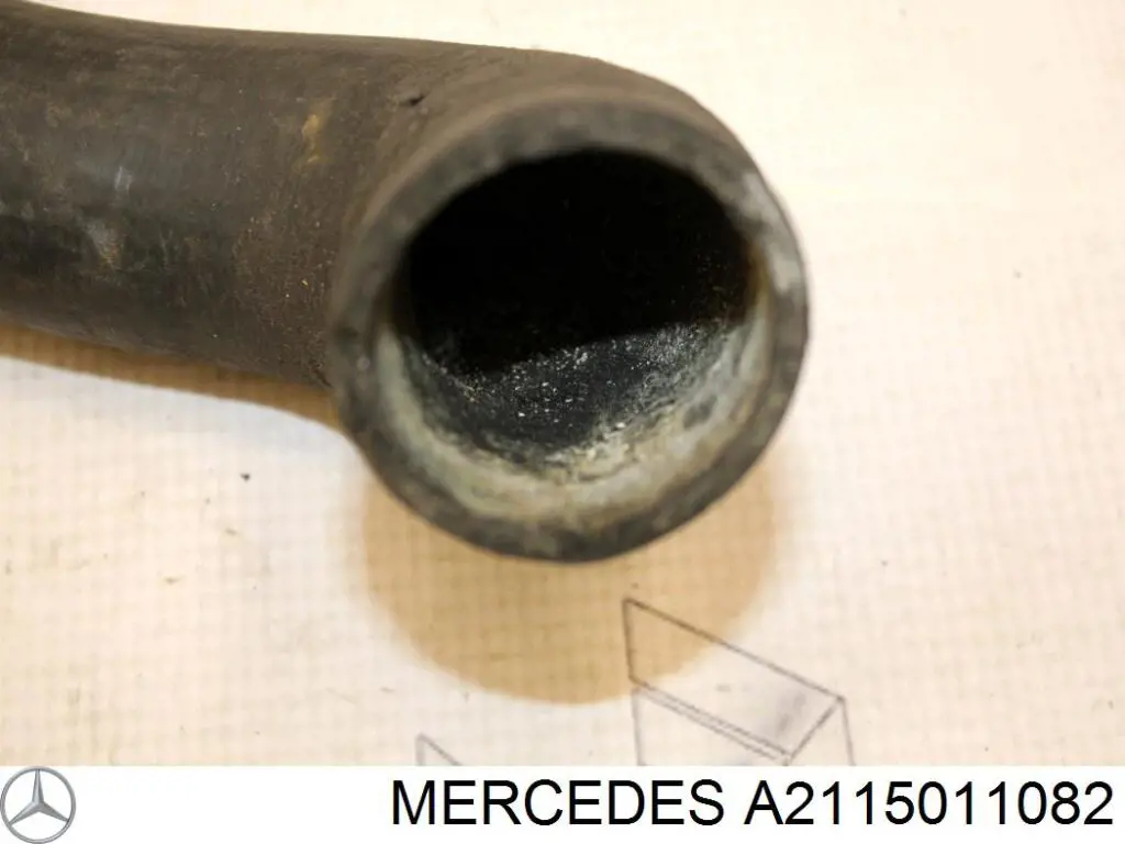 A2115011082 Mercedes Mangueira (cano derivado) inferior do radiador de esfriamento
