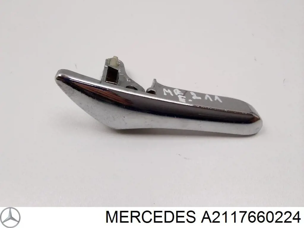 Maçaneta interna direita da porta lateral (deslizante) A2117660224 Mercedes