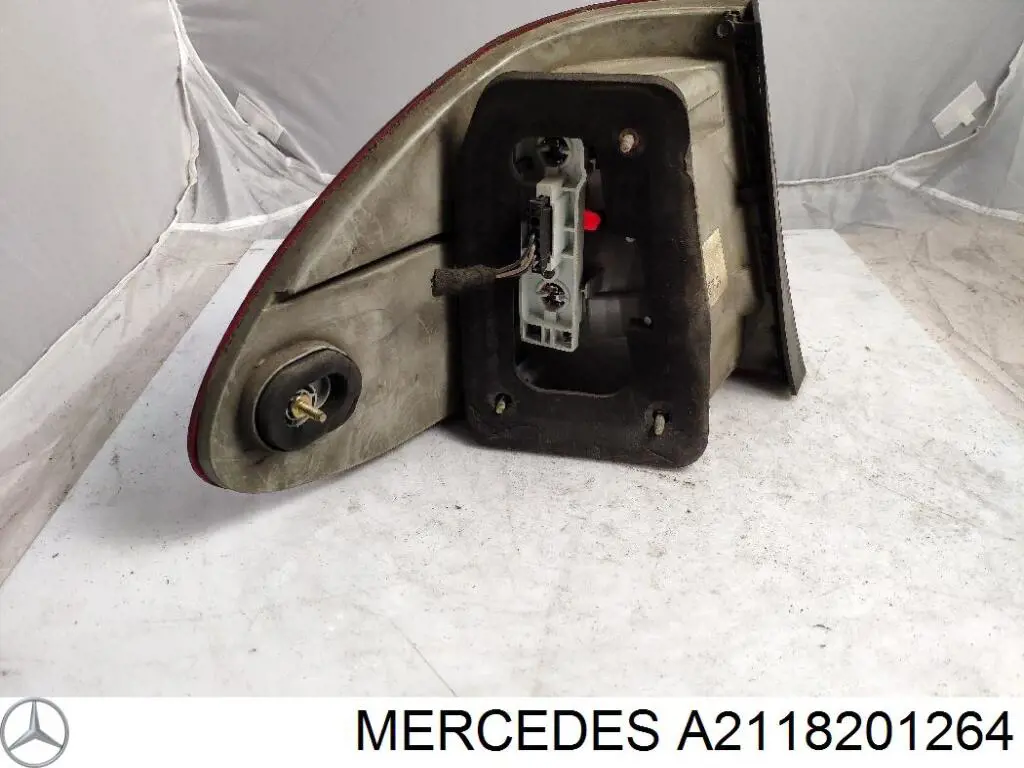 A2118201264 Mercedes Lanterna traseira direita externa