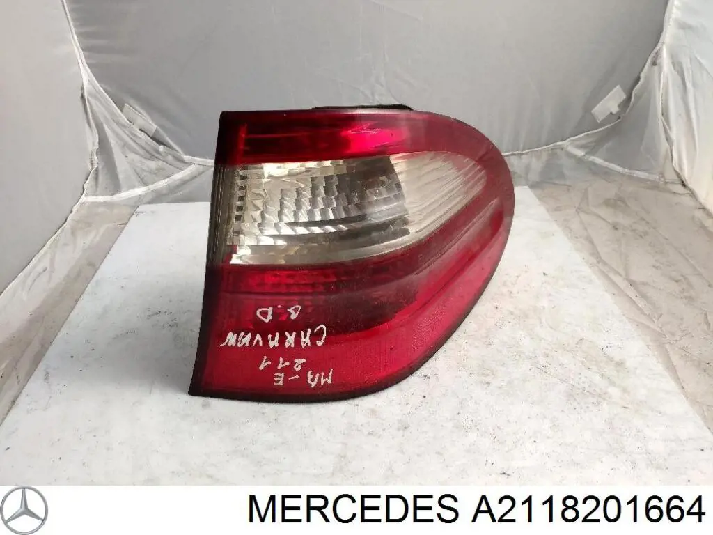 Compre 211820166464 Mercedes Lanterna traseira direita externa