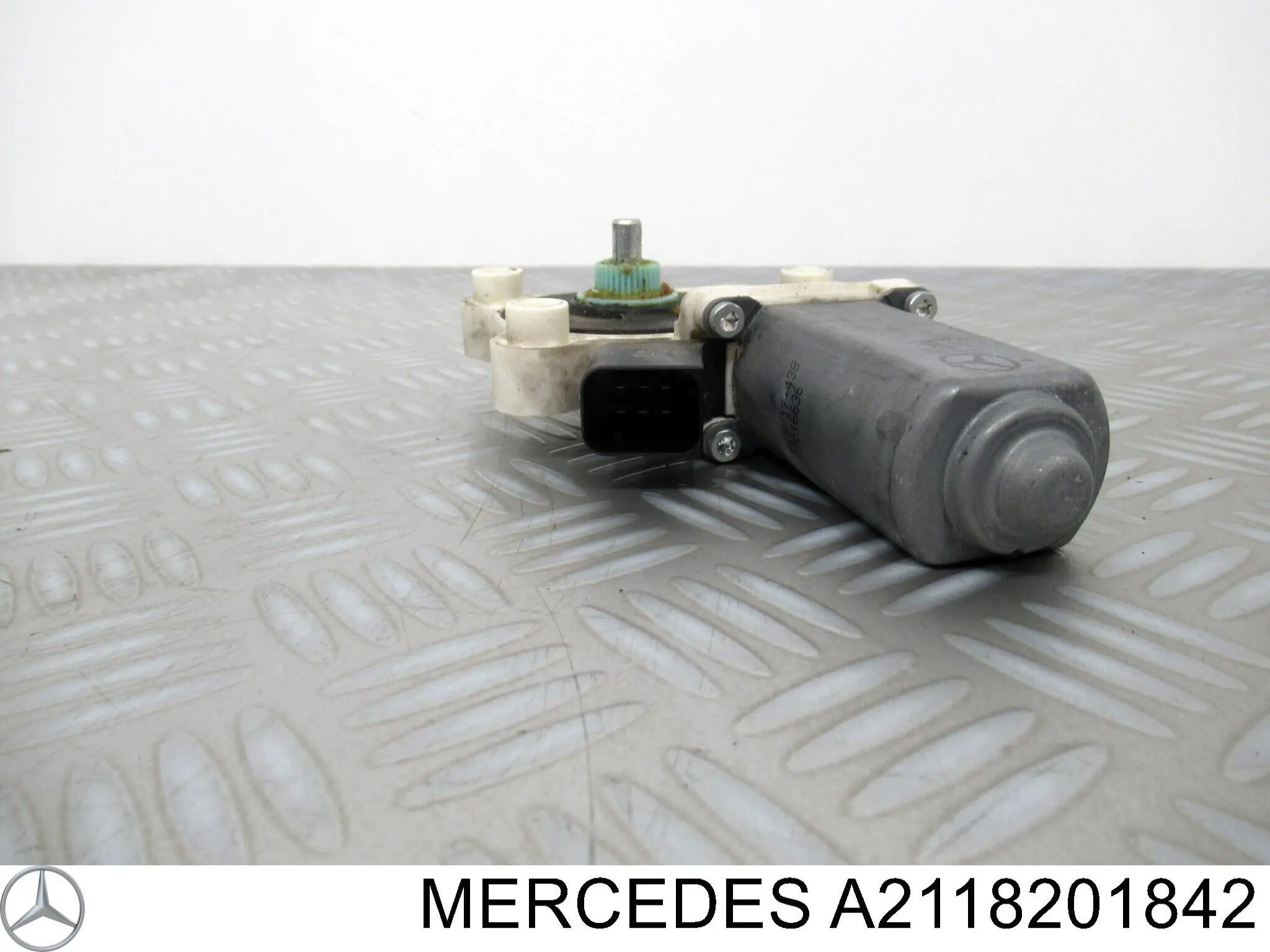 Motor de acionamento de vidro da porta dianteira direita Mercedes 2118203042 preço, a partir de 58,04 USD