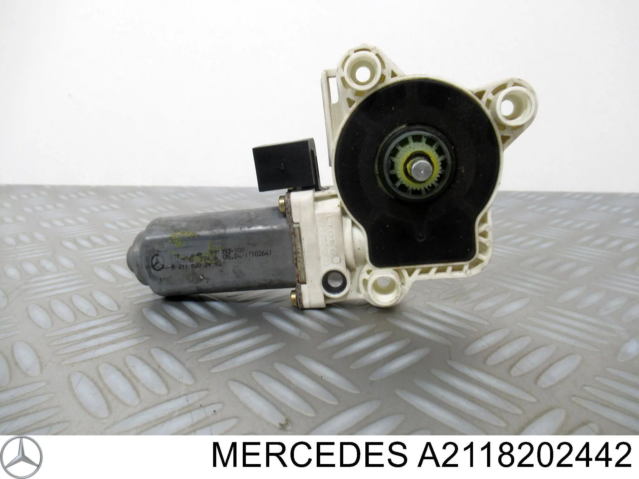 Motor de acionamento de vidro da porta traseira direita Mercedes A2118202442 preço, a partir de 45,97 USD