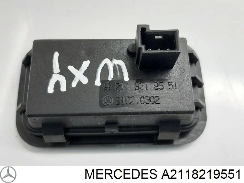 Compre A2118219551 Mercedes Botão de acionamento do fecho de tampa de porta-malas (de 3ª/5ª porta (de tampa de alcapão)
