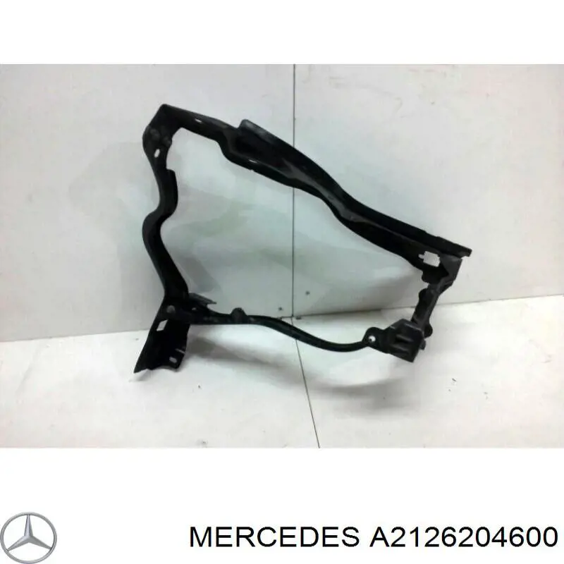 A2126204600 Mercedes Suporte esquerdo do radiador (painel de montagem de fixação das luzes)