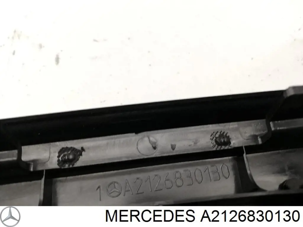 A2126830130 Mercedes Sinal de parada traseiro adicional