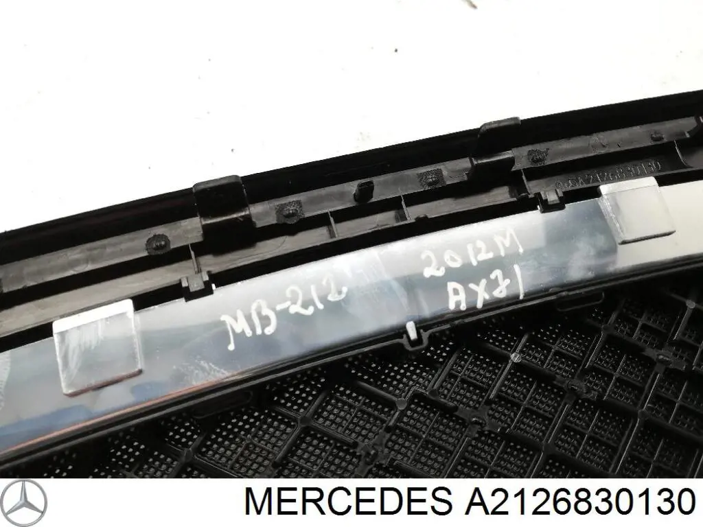 Sinal de parada traseiro adicional A2126830130 Mercedes