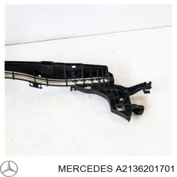 Compre A2136201701 Mercedes Suporte superior do radiador (painel de montagem de fixação das luzes)