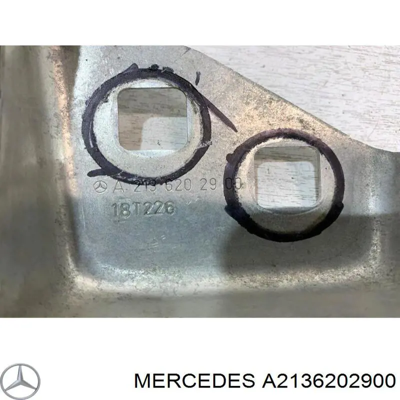 A2136202900 Mercedes Consola (adaptador) de fixação da luz dianteira direita