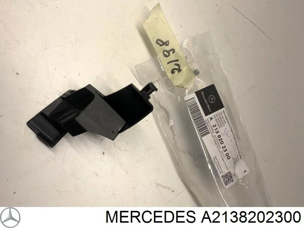 Consola (adaptador) de fixação da luz dianteira esquerda Mercedes A2138202300 preço, a partir de 57,11 USD