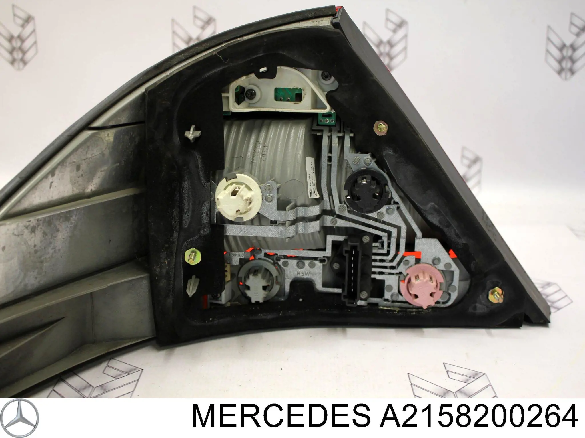 Lanterna traseira direita A2158200264 Mercedes