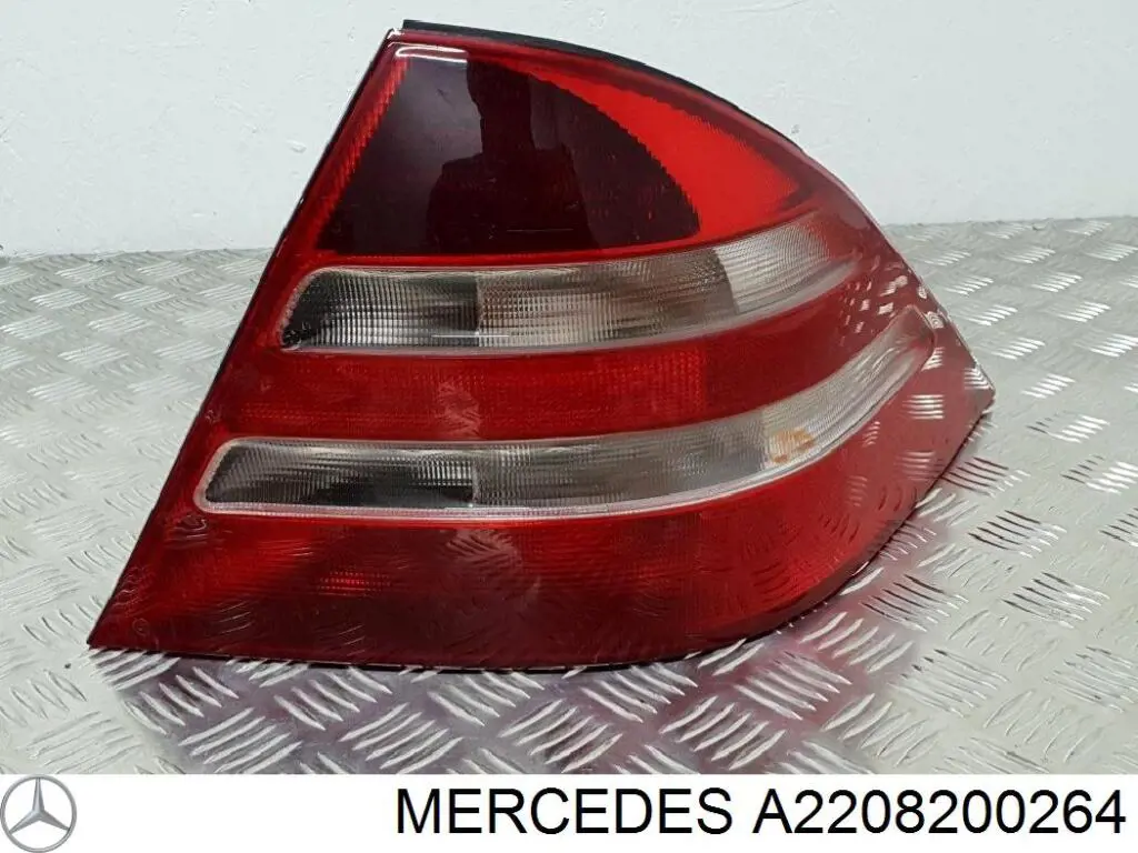 A2208200264 Mercedes Lanterna traseira direita